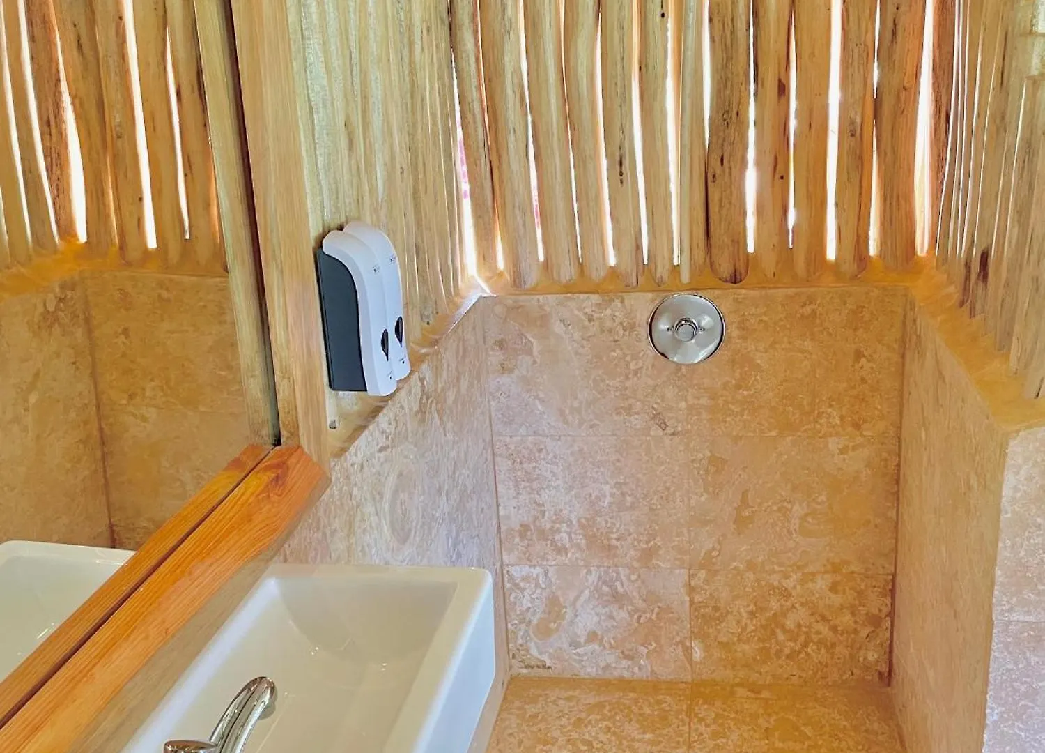 Treehouse Waterfalls El Limon D-03