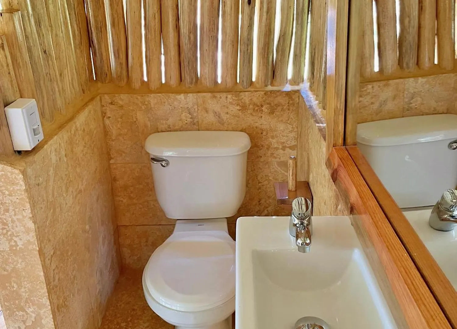 Campsite Treehouse Waterfalls El Limon D-03